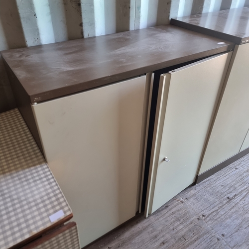 446 - 2 DOOR METAL CABINET