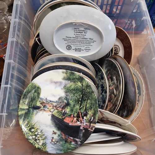 199B - LARGE CRATE OF MIXED COLLECTORS PLATES