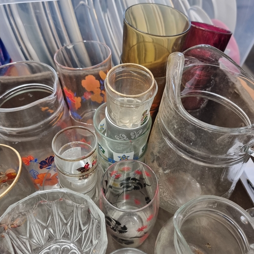 199C - LARGE CRATE OF RETRO GLASSWARE