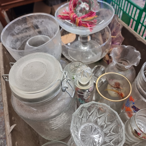 199C - LARGE CRATE OF RETRO GLASSWARE