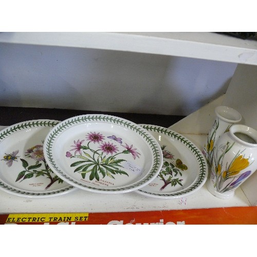 119 - 3 PORTMEIRION BOTANICAL GARDEN PLATES PLUS 2 VASES