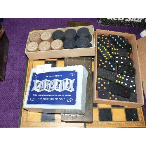 120 - A SELECTION OF VINTAGE GAMES TO INCLUDE A BRASS CRIBBAGE BOARD, DOMINOES, DRAUGHTS, CANASTA ETC