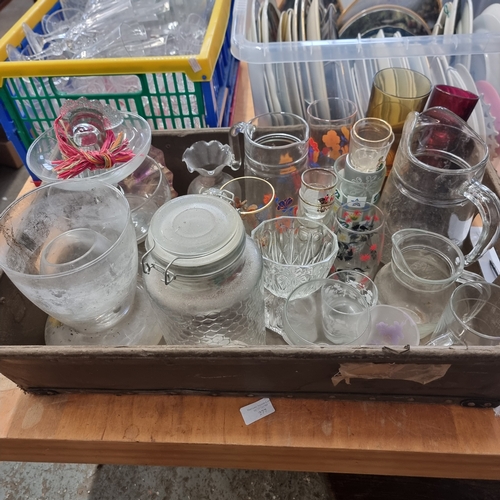 199C - LARGE CRATE OF RETRO GLASSWARE