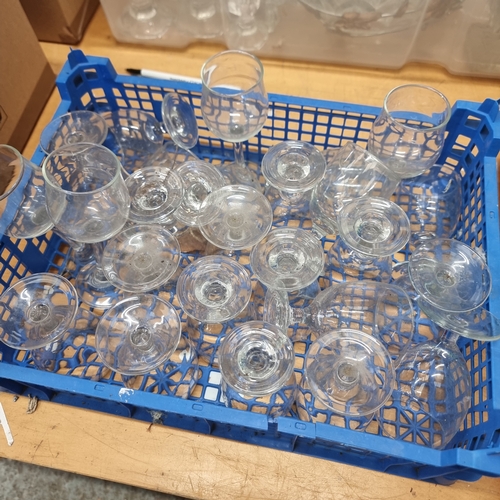 199D - 2 CRATES OF WINE GLASSES CHAMPAGNE FLUTES AND MIXED GLASSWARE