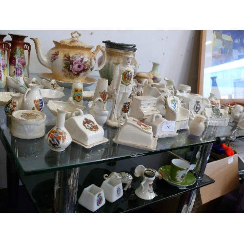 285 - A LARGE COLLECTION OF CRESTWARE CHINA TO INCLUDE SOLDIER, CHEESE DISHES, PIGS, FROG ETC