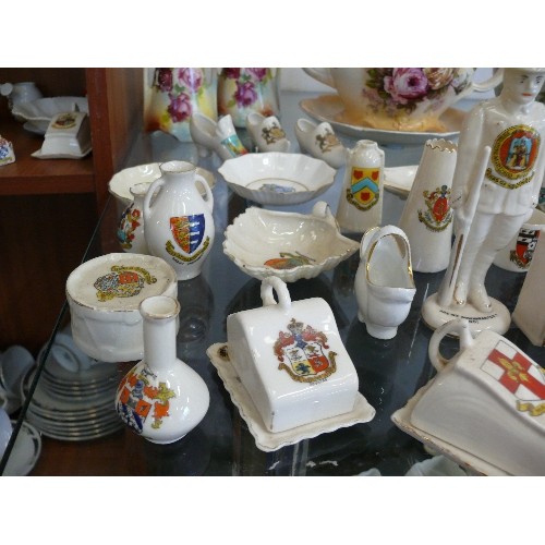 285 - A LARGE COLLECTION OF CRESTWARE CHINA TO INCLUDE SOLDIER, CHEESE DISHES, PIGS, FROG ETC