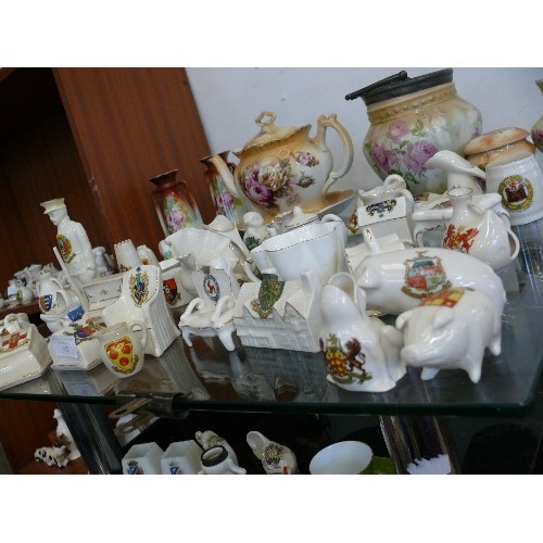 285 - A LARGE COLLECTION OF CRESTWARE CHINA TO INCLUDE SOLDIER, CHEESE DISHES, PIGS, FROG ETC