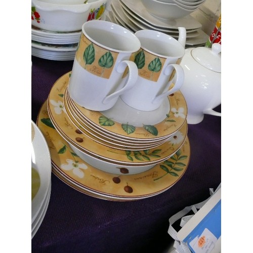 315 - 2 X PART DINNER SETS - FINESSE FINE PORCELAIN AND WATERSIDE FINE CHINA