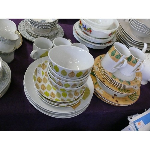 315 - 2 X PART DINNER SETS - FINESSE FINE PORCELAIN AND WATERSIDE FINE CHINA