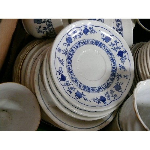 319 - BOX OF QUALITY HOUSE CLEARANCE ITEMS - PLATES, STORAGE JARS ETC