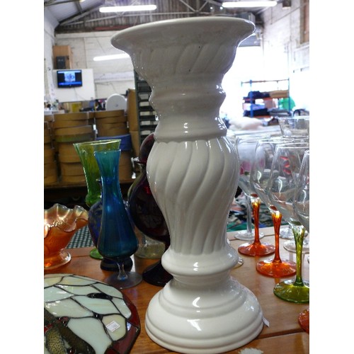 335 - SMALL JARDINIERE IN WHITE