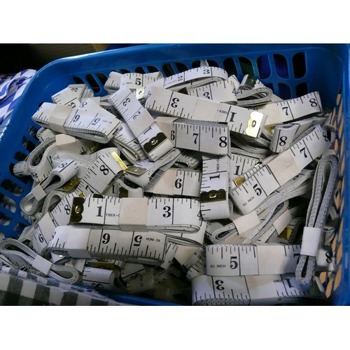 349A - LARGE QUANTITY OF NEW WHITE TAPE MEASURES