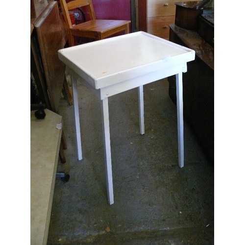 371 - A WHITE PAINTED SIDE TABLE