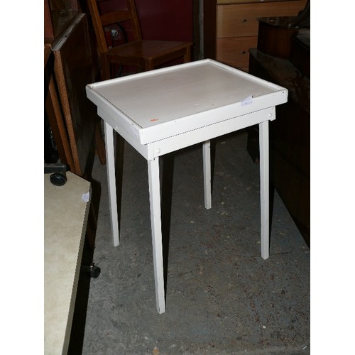 371 - A WHITE PAINTED SIDE TABLE