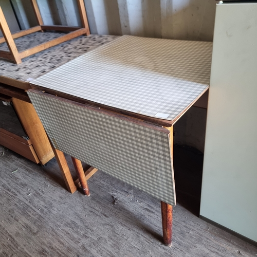 447 - DROP LEAF KITCHEN TABLE