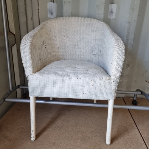 462 - WHITE BEDROOM CHAIR