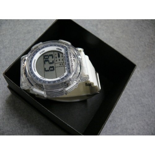 13 - PANARS LCD WATCH WITH LOTS OF FETCHERS TIMES ALL AROUND THE WORLD, CHRONOGRAPH, ALARM, WATER RATE 50... 