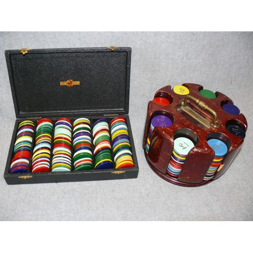 62 - A LARGE COLLECTION OF GAMING CHIPS HELD IN A WOODEN ROTARY STAND AND A SMALL LEATHER CASE