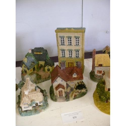 89 - A NICE SELECTION OF LILLIPUT LANE STYLE MODEL HOUSES