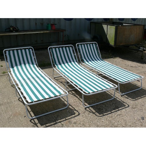 101 - 3 RETRO FOLDING GARDEN LOUNGERS WITH GREEN STRIPE FABRIC AND METAL FRAMES, EXCELLENT ORDER