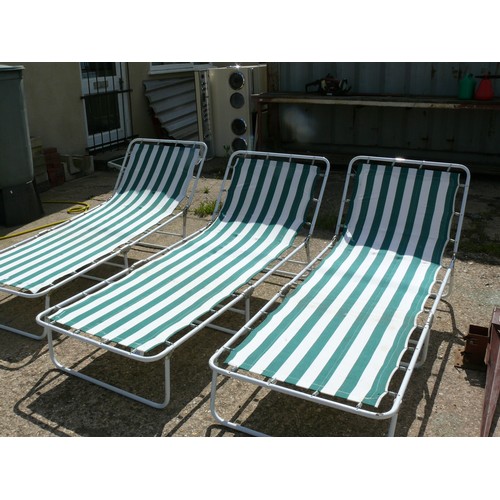 101 - 3 RETRO FOLDING GARDEN LOUNGERS WITH GREEN STRIPE FABRIC AND METAL FRAMES, EXCELLENT ORDER