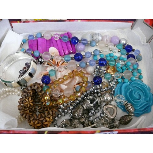 103A - A TRAY OF GOOD QUALITY COSTUME JEWELLERY