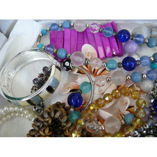 103A - A TRAY OF GOOD QUALITY COSTUME JEWELLERY