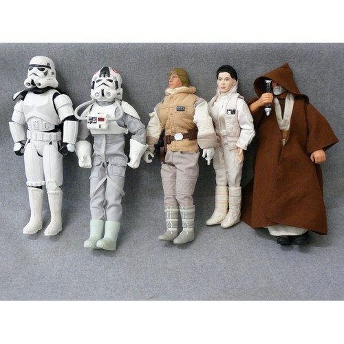 124 - 5 STAR WARS FIGURES 12