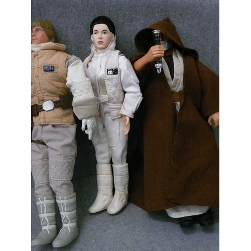 124 - 5 STAR WARS FIGURES 12