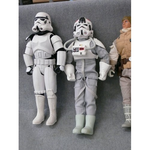 124 - 5 STAR WARS FIGURES 12