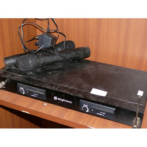 141 - A SKYTRONIC 2-CHANNEL UHF WIRELESS MICROPHONE SYSTEM WITH INSTRUCTIONS