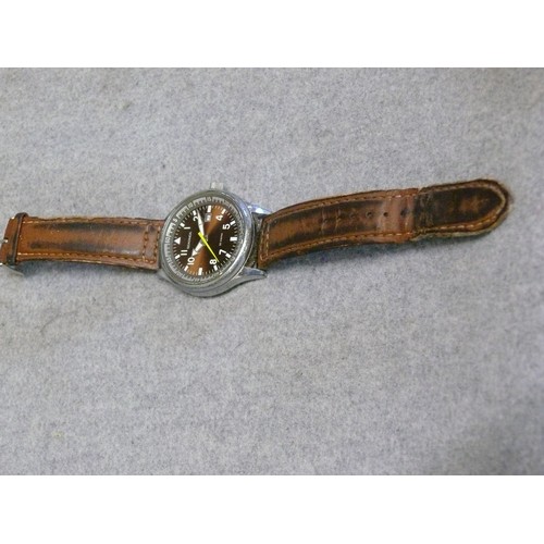 20 - A VINTAGE SEKONDA GENTS DIVING 50M SIGNS OF WEAR ON THE STRAP