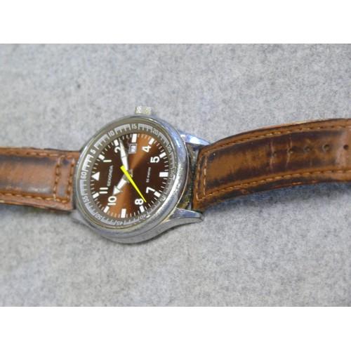 20 - A VINTAGE SEKONDA GENTS DIVING 50M SIGNS OF WEAR ON THE STRAP