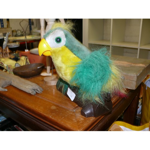 161 - A VERY NICE VINTAGE BATTERY OPERATED PARROTT