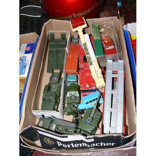 194 - A BOX OF COLLECTORS VEHICLES TO INCLUDE MATCHBOX, DINKY, CORGI ETC