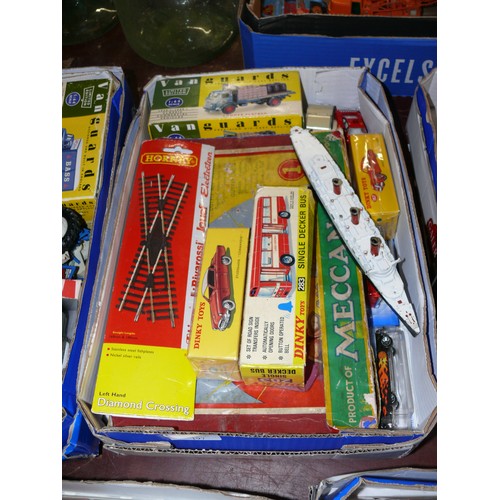 197 - A BOX OF COLLECTORS VEHICLES ETC TO INCLUDE MECCANO ELEKTRON, HORNBY, DINKY, VANGUARDS ETC