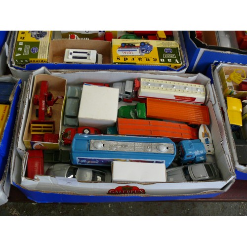 201 - A BOX OF COLLECTORS VEHICLES TO INCLUDE MATCHBOX, LONESTAR, DINKY ETC