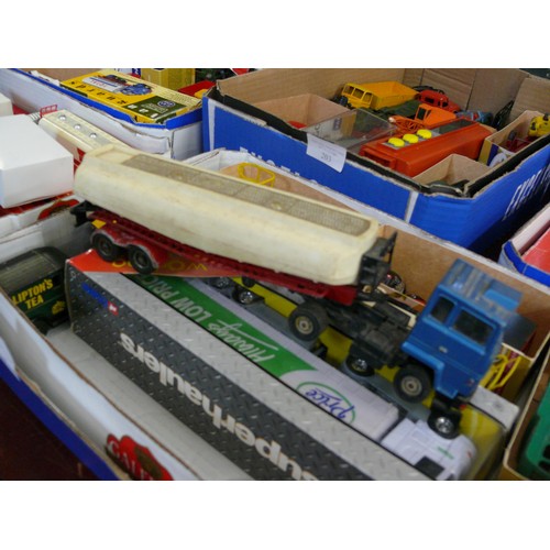 202 - A BOX OF COLLECTORS VEHICLES TO INCLUDE CORGI, LESNEY, MATCHBOX ETC