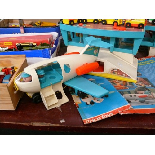 207 - VINTAGE FISHERPRICE PLAYCENTRE AIRPORT