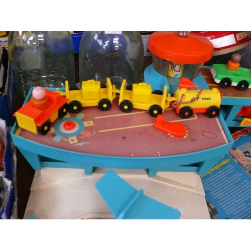 207 - VINTAGE FISHERPRICE PLAYCENTRE AIRPORT