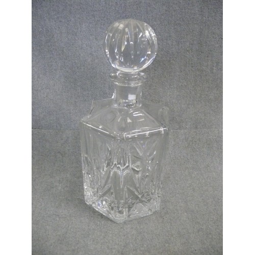 210 - A HEAVY CUT GLASS OCTAGONAL WHISKY DECANTER WITH REEDED STOPPER AND A PAIR OF TALL DIAMONTE SET CHAM... 