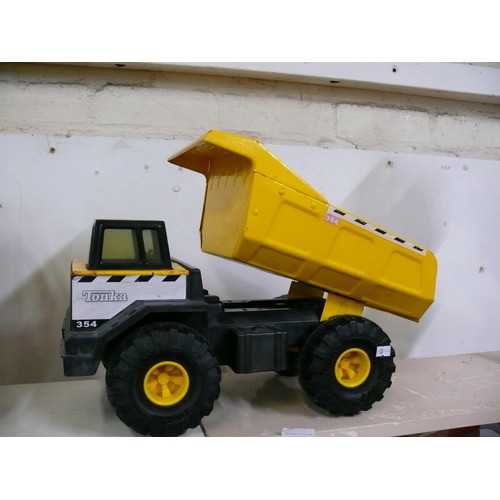 80 - A LARGE TONKA DUMP TRUCK