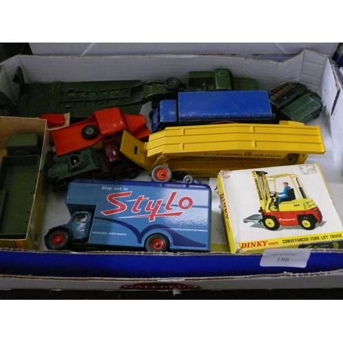 186 - A BOX OF COLLECTORS VEHICLES TO INCLUDE DINKY, CORGI, LESNEY ETC