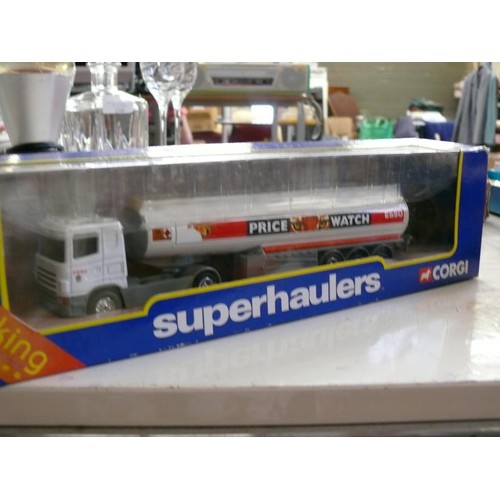 196 - A BOX OF COLLECTORS VEHICLES TO INCLUDE CORGI SUPERHAULERS, VANGUARDS, DINKY ETC