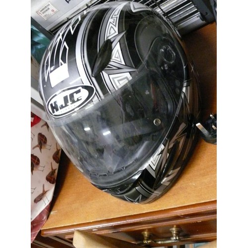 234 - A BLACK & SILVER MOTORBIKE HELMET BY HJC HELMETS RACING STANDARD GOLD BADGE