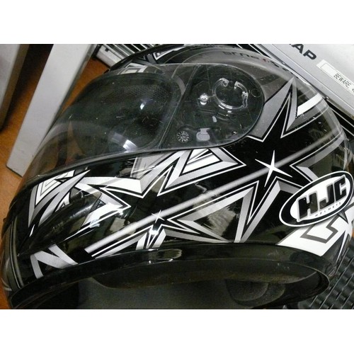 234 - A BLACK & SILVER MOTORBIKE HELMET BY HJC HELMETS RACING STANDARD GOLD BADGE