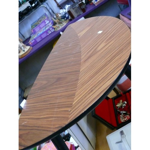 240 - A GOOD QUALITY RETRO 3 LEGGED COFFEE TABLE WITH LEAF SHAPED MELAMINE TOP