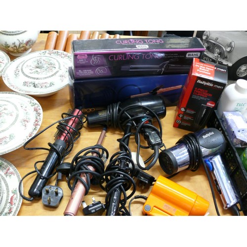 247 - A LARGE QUANTITY OF ELECTRICAL HAIR ITEMS TO INCLUDE CLIPPER SET, HAIRDRYERS, CURLING TONGS ETC