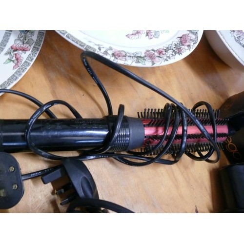 247 - A LARGE QUANTITY OF ELECTRICAL HAIR ITEMS TO INCLUDE CLIPPER SET, HAIRDRYERS, CURLING TONGS ETC