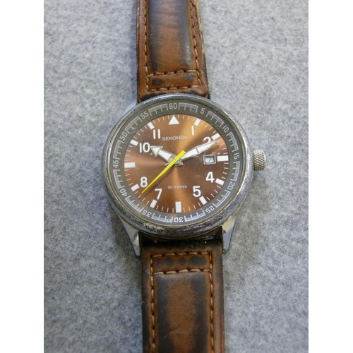 20 - A VINTAGE SEKONDA GENTS DIVING 50M SIGNS OF WEAR ON THE STRAP